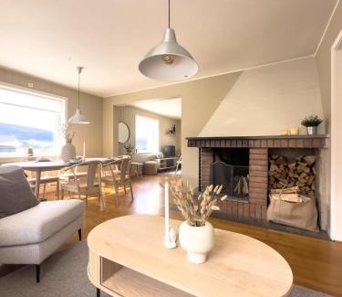 Notodden Apartment | Stor innbydende leilighet med 4 soverom og sentral beliggenhet