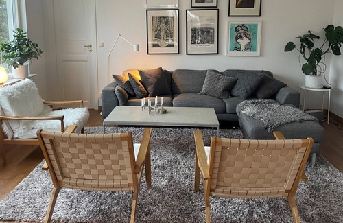 Saltsjobaden House | Stor Villa med Egen Trädgård i Naturresarvat Utanför Stockholm