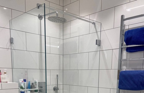 Saltsjobaden House | Stor Villa med Egen Trädgård i Naturresarvat Utanför Stockholm