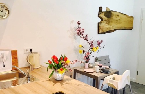 Huede Apartment | Storchennest 1 - Eine Schöne Wohnung mit Balkon