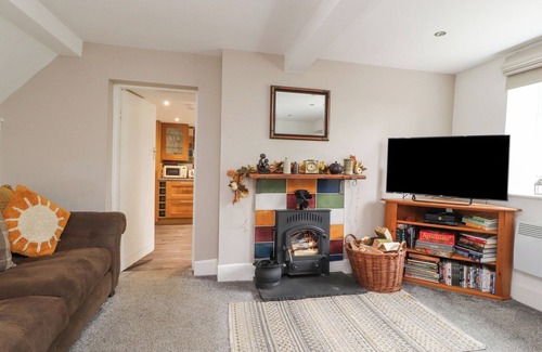 Conder Green Cottage | STORK COTTAGE, pet friendly, with open fire in Glasson