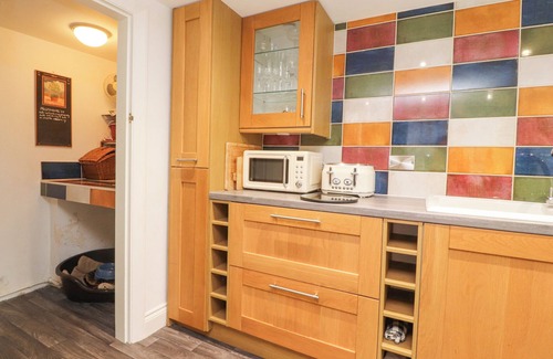 Conder Green Cottage | STORK COTTAGE, pet friendly, with open fire in Glasson