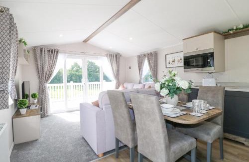 Swannington House | Stork Lodge