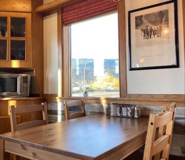 Smithers Hotel | Stork Nest Inn