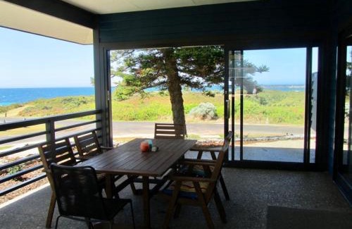 Augusta House | Storm Bay Cottage
