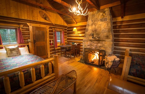 Castle Junction Cabin | Storm Mountain Lodge Cabins & Dining