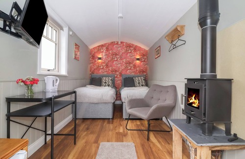 Pocklington Cottage | STORMONT HUT, with a garden in Pocklington