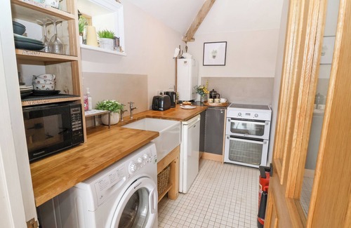 Pocklington Cottage | STORMONT HUT, with a garden in Pocklington