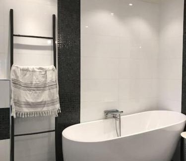 Porsgrunn Apartment | Stort hus i Porsgrunn sentrum med gangavstand til "alt" & gratis parkering til flere biler