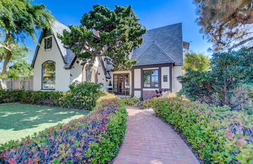 Crown Point House | Storybook Beach House 2 blocks from the Beach or Mission Bay with Pool & Hot tub