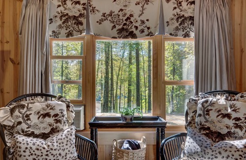 Lake Sequoyah House | Storybook Cottage 5 Minutes from Town with Private Dock with Kayaks, EV Charger