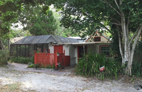 Vamo Cottage | Storybook Cottage in a Dream Location - Private Pool, Near Siesta & More
