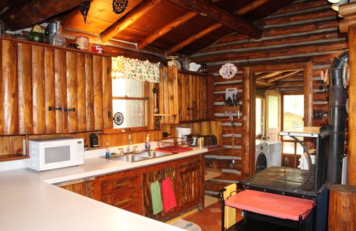 Saddlestring Cabin | Storybook Cottage in the Heart of the Big Horn Mountains