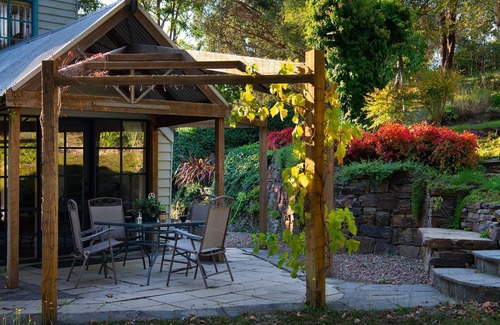Daylesford House | Storybook Cottage-surrounded by expansive gardens