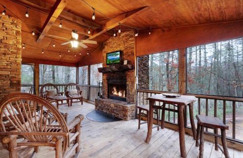 Blue Ridge House | Storybook Hideaway - Pet Friendly - Toccoa River