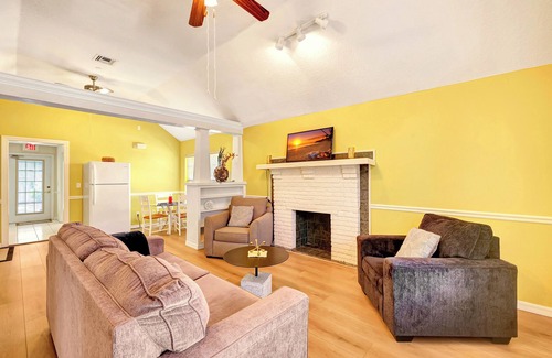 Stuart Cottage | Storybook Home in Downtown Stuart