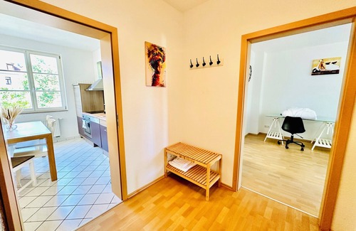 Stotteritz Apartment | Stötteritz apartment, sleeps 6, close to public transport, 3 room with balcony
