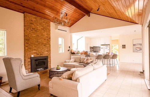 Frankston South House | Stotts Lane Fun Farm Stay