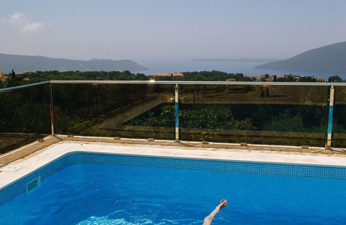 Podi Villa | Stoun villa bellavista private pool
