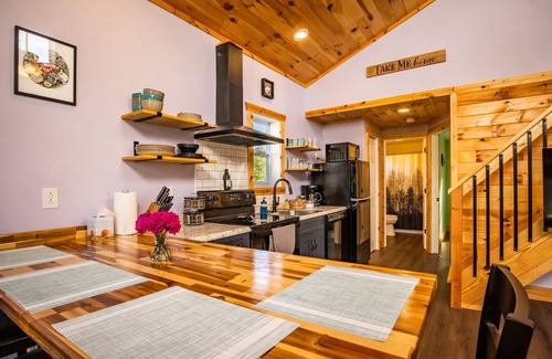Fayetteville Cabin | Stout Grove - New House minutes from the New River Gorge National Park