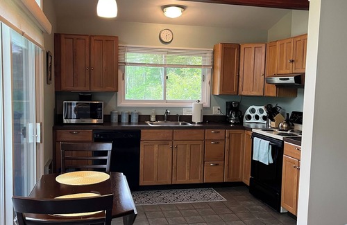 Stowe Area Condo | Stowe 2 BR/2 BA Vacation Condo off Mountain Road