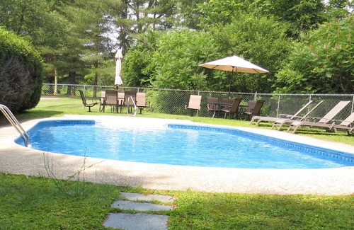 Stowe Area Condo | Stowe 2 BR/2 BA Vacation Condo off Mountain Road