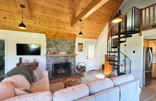 Wilmington House | Stowe Hill Cottage. Min's to Lake and Mt Snow