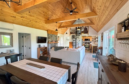 Wilmington House | Stowe Hill Cottage. Min's to Lake and Mt Snow