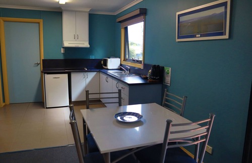 Strahan Apartment | Strahan Bungalows