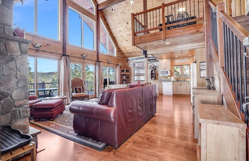 Lyle House | Straight From The Heart, Cozy Log Cabin at Hartland Lake Near Lyle