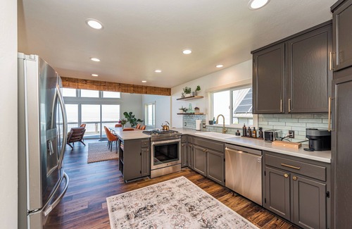 Port Angeles House | Strait Surf House: Luxe Waterfront Retreat Near Olympic National Park