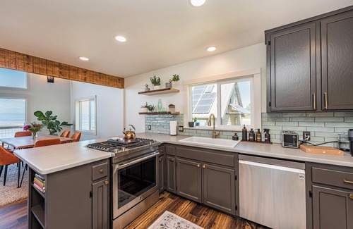 Port Angeles House | Strait Surf House: Luxe Waterfront Retreat Near Olympic National Park