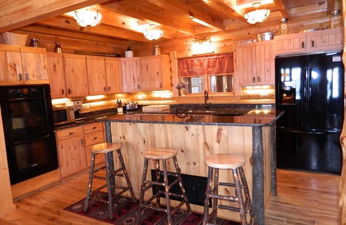 Cheboygan Cabin | Straits of Mackinac Log Lodge - Mackinaw City - SLEEPS 8 MAXIMUM