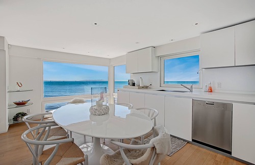 Summerland House | "Strand Hus" An Ocean Front California Dream