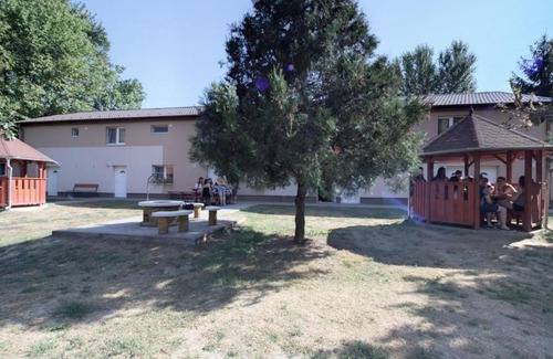 Dombrad Bed & Breakfast | Strand Motel, Vígadó Csárda
