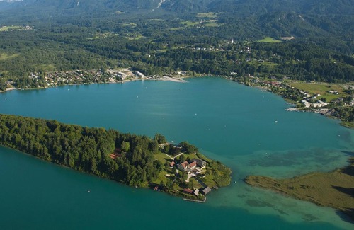 Faak am See RV Rental | Strandcamping Gruber - Mobilheim, Dusche, WC, 2 Schlafräume