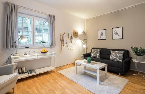 Ostseebad Ahrenshoop Apartment | Strandleben 01 - Georg Grosz