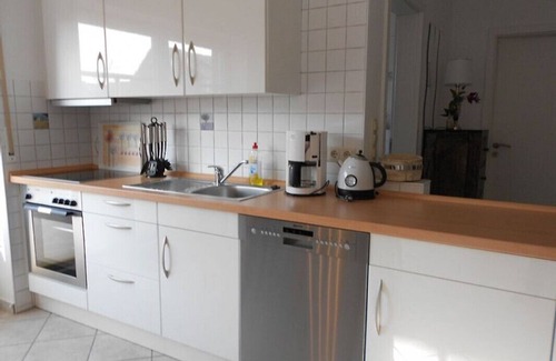 Norddeich Apartment | Strandnahe Ferienwohnung mit Terrassen und Garten Strandkorb am Sandstrand Inkl