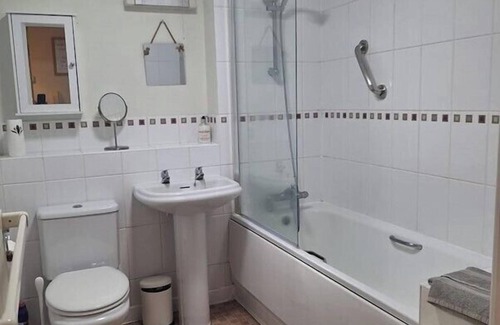 Shottery Apartment | Stratford-upon-Avon - sleeps 4 - Pets Allowed