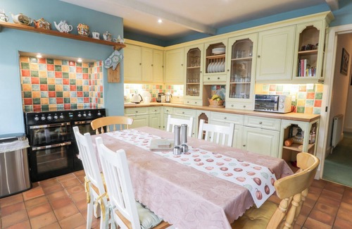 Beattock Cottage | STRATHANNAN, pet friendly, with open fire in Moffat