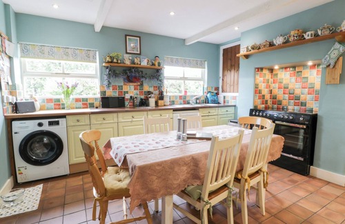 Beattock Cottage | STRATHANNAN, pet friendly, with open fire in Moffat