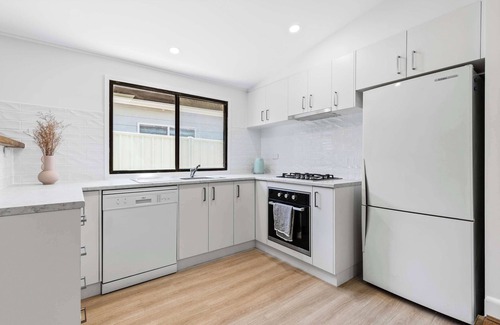 Strathdale House | Strathdale Stay - Cozy & Pet Friendly