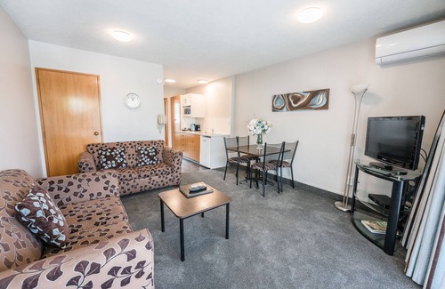 Merivale Hotel | Strathern Motor Lodge