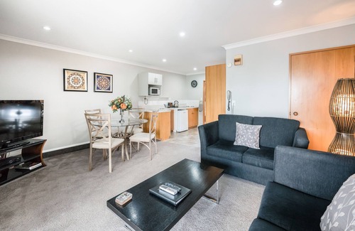 Merivale Hotel | Strathern Motor Lodge