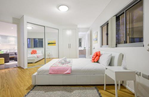 Strathfield Apartment | Strathfield sweet 2Br near Train StationShopping