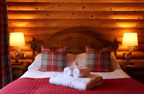Berwick-upon-Tweed Ski Chalet | Strathisla - Luxury Two Bedroom Log Cabin with Private Hot Tub & Sauna