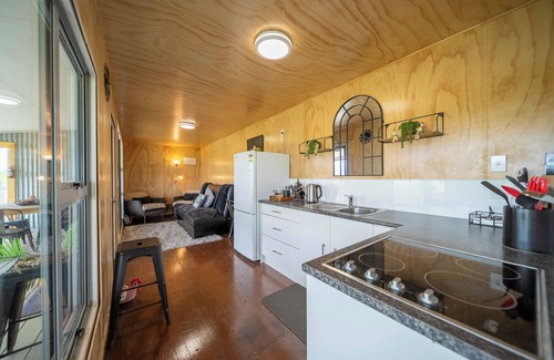 Benmore House | Strathvale River Cottage - Winton Holiday Home