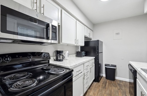 South Arlington Apartment | Stratton 2520C I Spacious 2 Bed 1.5 Bath