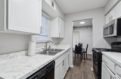 South Arlington Apartment | Stratton 2520C I Spacious 2 Bed 1.5 Bath