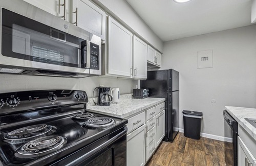 South Arlington Apartment | Stratton 2524C I Spacious 2 Bed 1.5 Bath